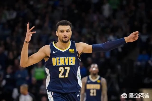 穆雷为了破纪录垃圾时间投篮刷分,欧文怒不可遏将球砸向观众席,你怎么看?