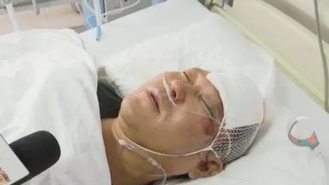 一女孩轻生从6楼坠下,辅警伸手接人被砸颅内出血,女孩父母该为其负责吗?