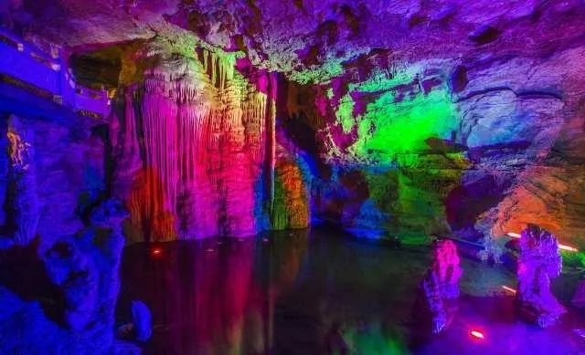 地下喀斯特地貌的溶洞有什么