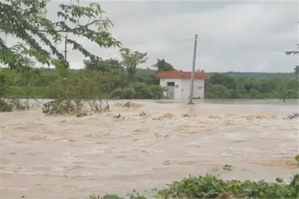 洪水袭来妻子遇难前发诀别短信 洪水来了怎么自救