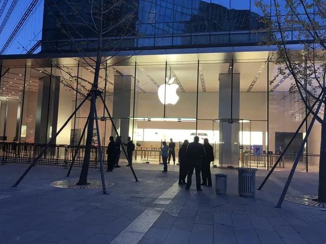 iPhone X上市会遇冷吗?