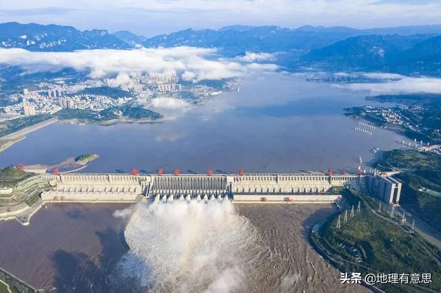 三峡大坝建库以来最大洪峰，首次11孔泄洪，对下游有影响吗？
