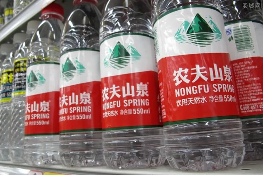 农夫山泉钟睒睒首次成为中国首富 身价达3900亿元