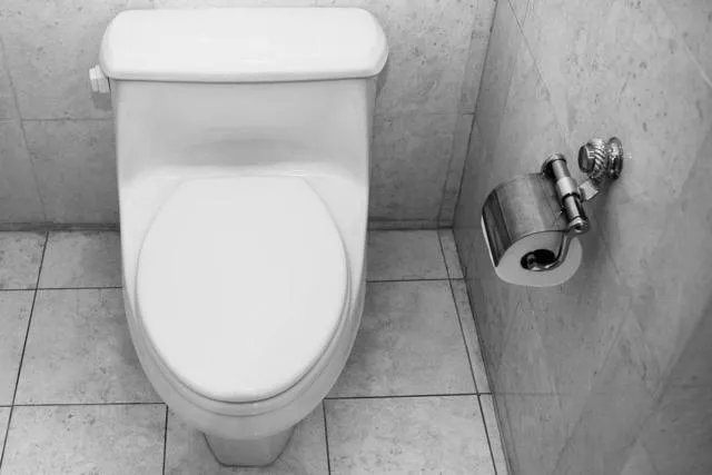 马桶一冲水底座就漏水 有哪些好的解决方法