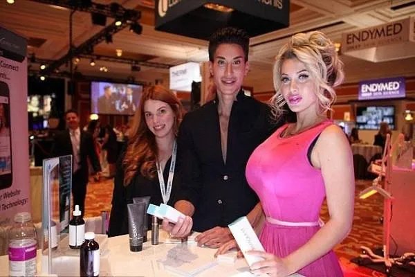 “动过120多次刀,整容190多次”,这个美国男子是谁,为何会疯狂整容?