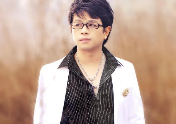 初秋的天冰冷的夜是什么歌