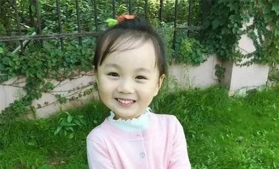 小山竹的真名叫什么 ？小山竹父母是做什么？