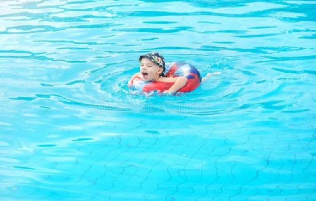 如何看待2岁女童10分钟横渡沾天湖这件事？