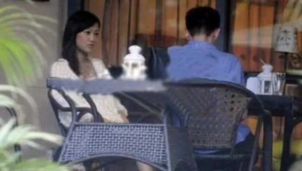 王学兵的现任妻子是谁?他们二人的年龄差距有多大?