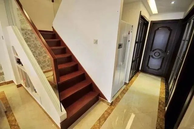 楼梯下的空间,难道就我觉得浪费吗?复式房必看!