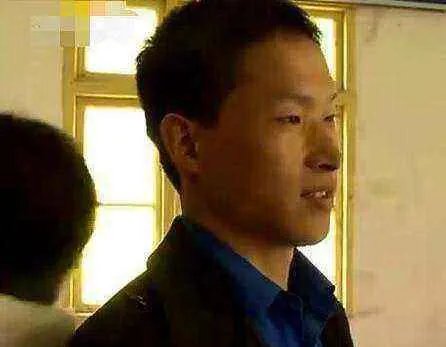 你怎么看26岁小伙爱上64岁大妈，同居一年后大妈得知实情？