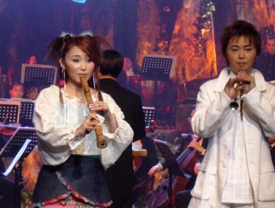 曾格格冯晓泉的组合名字是什么? 中国古典笛子吹响获赞多