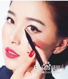 内双眼睛如何画大眼妆