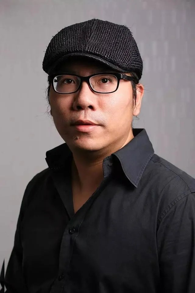 用如此摩登手法打造出来的魔术空间,要多酷有多酷!