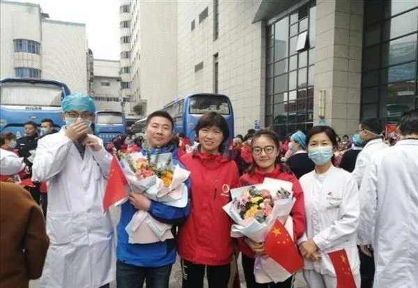 援鄂护士在华科留影儿子高考考上是什么情况？