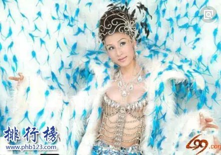 泰国十大人妖排行榜：十大人妖皇后美得冒烟(未成年禁入)