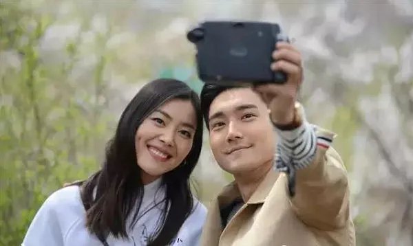 “表姐”刘雯崔始源恋情全揭秘 不公开恋情内幕