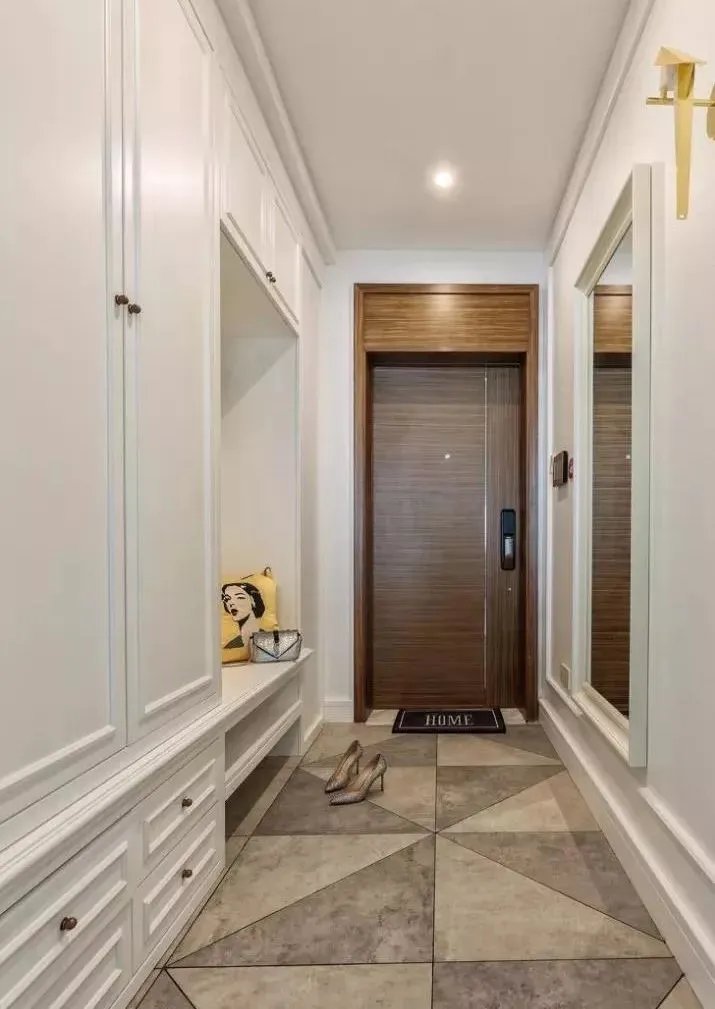 衣帽间装修效果图：衣帽间这么设计，你还能再放200件！