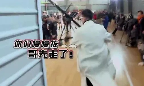 如何评价孙红雷在《极限挑战》中的人品？