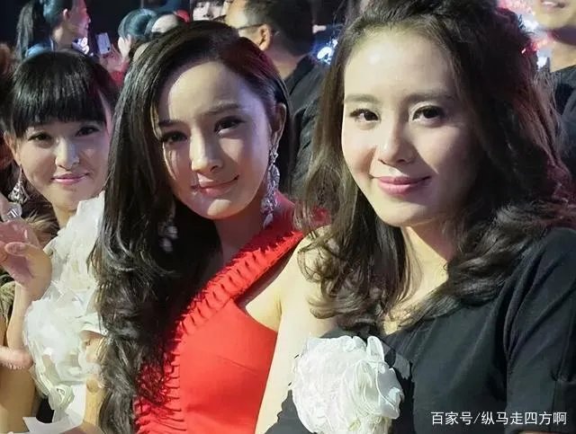 杨幂唐嫣罕见同框，全程零交流，昔日好姐妹为何形同陌路？