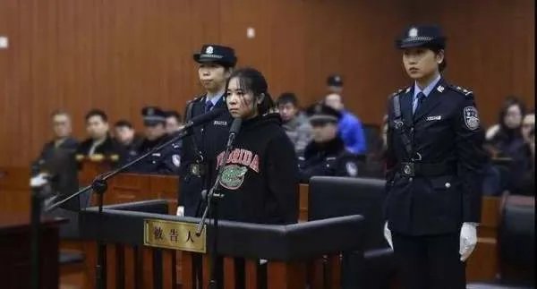 杭州保姆纵火案回顾：妻儿已逝三年，突然复活回来，后来怎样？