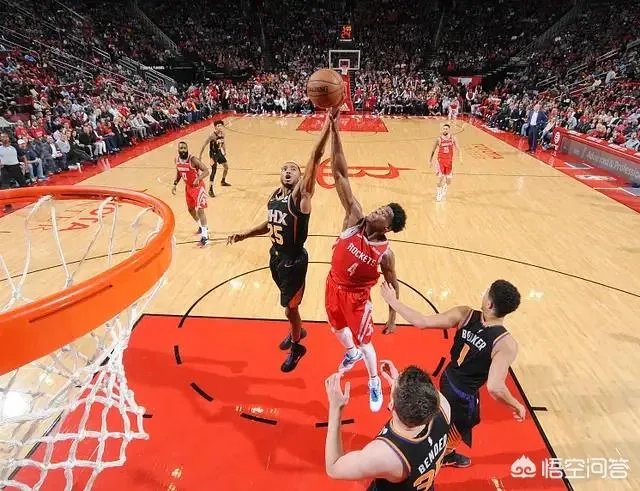 火箭队客场挑战老鹰队的比赛中,哈登胯下虚晃贝兹莫尔找不到北,你怎么看?