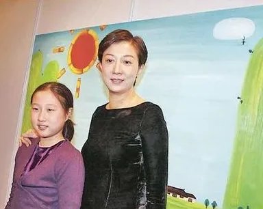 为什么吴绮莉会突然发文回应与成龙往事？