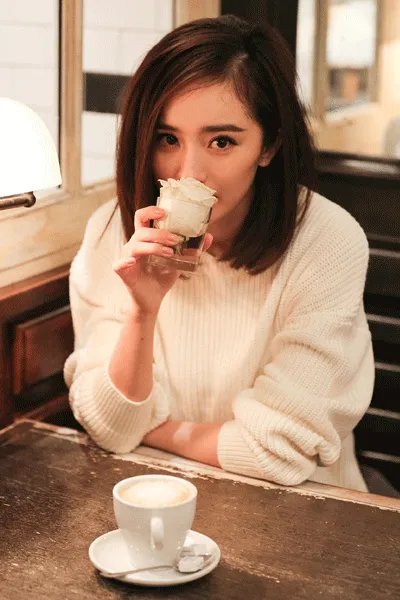 成龙发文夸奖杨幂 杨幂17时成龙对她做了什么