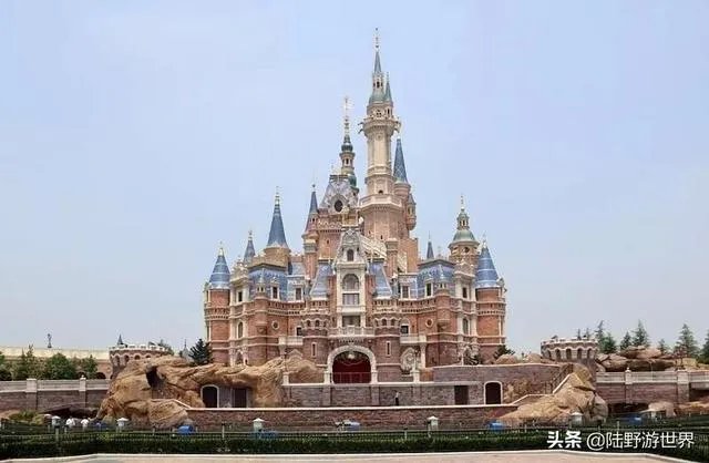 上海迪士尼坚持翻包检查,你还会去玩吗?