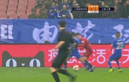 上港对阵申花,裁判取消孙世林红牌,改判柏佳骏红牌,球迷直言两人都该罚下,你怎么看?