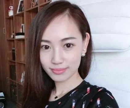 马蓉首谈王宝强母亲去世：确实不知情，带女儿下飞机才知道，此事你怎么看