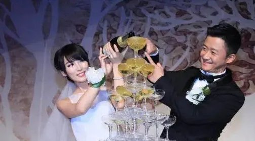 谢楠微博评论全是吴京表情包,他们夫妻之间的感情如何?