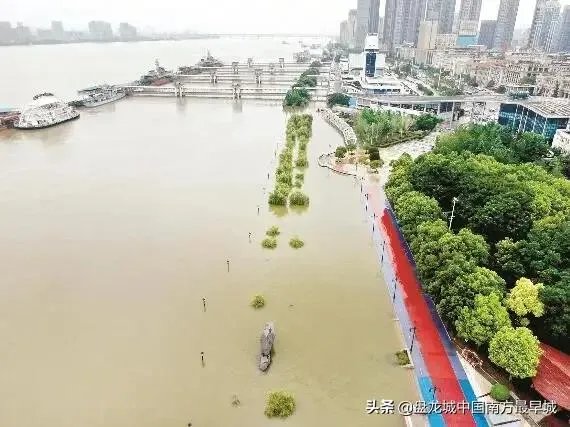 三峡大坝建库以来最大洪峰，首次11孔泄洪，对下游有影响吗？