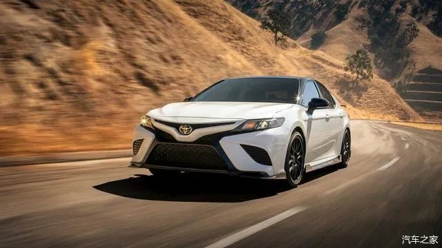 20万级轿车!凯美瑞对比君越,谁更适合家用?