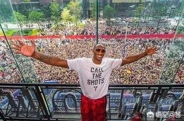 如何看待科比球迷下跪闻鞋？