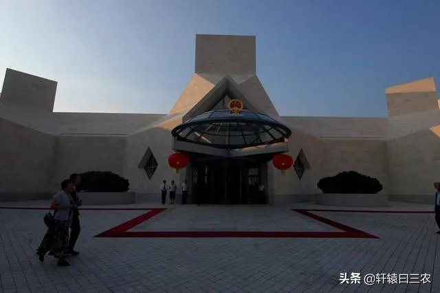 美国宣布进入紧急状态，当地华侨应该怎么团结自救？