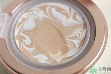 age20s粉底好还是赫拉气垫好?