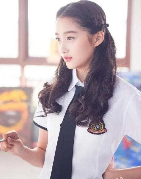 哪个女明星穿校服最好看？