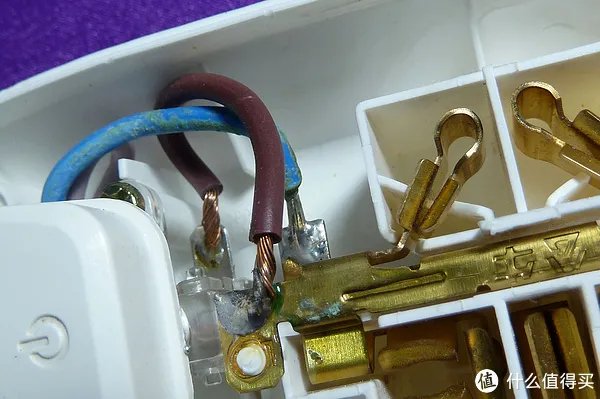 精益求精 突破自我——评测突破保镖系列六位插座