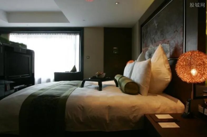 男教师约女家长开房 在工作期间多次骚扰女家长