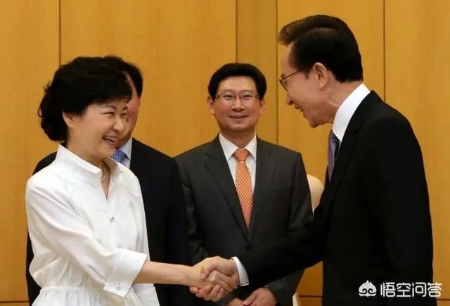 韩检方近日的举动，表达朴槿惠给李明博“腾地”的意思吗？