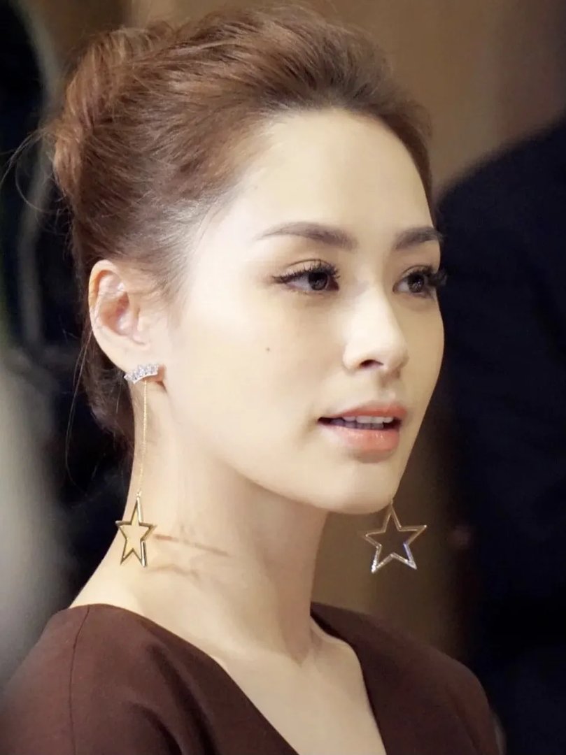 阿娇晒高中校服照