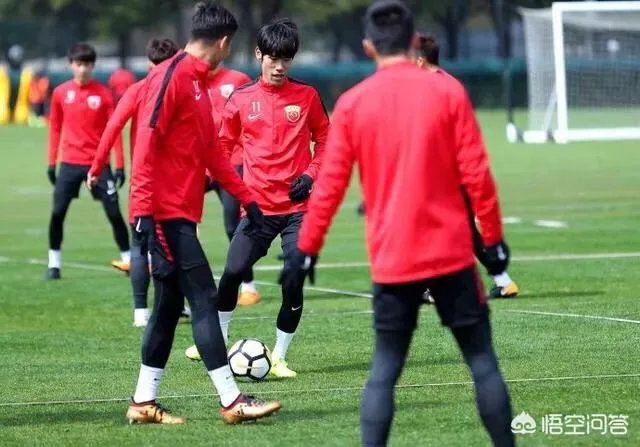 怎么解答上海申花“逆风的方向”客站水源三星的海报？