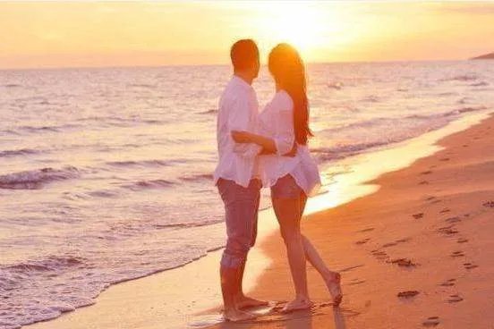 男友初次带我回家,下车后看到门口站着的人,我给他提出分手,怎么看?