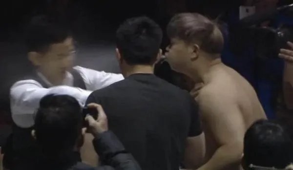 杨建平台下被运动员吐水全过程是真的吗?他和邱健良哪个更厉害