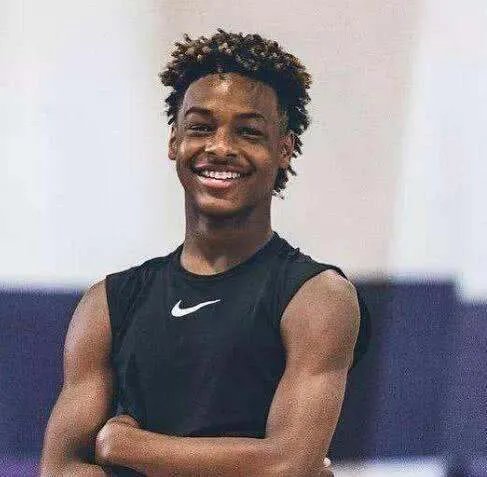 詹姆斯儿子接受手术，手术情况如何？