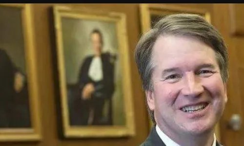 美国现任最高法院大法官是哪九位,他们的立场派别是什么?