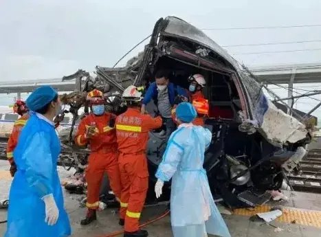 D2809殉职司机曾紧急制动，这位司机背后还有什么样的身份？