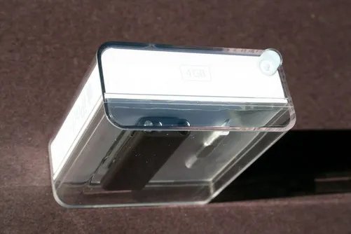 iPod shuffle 3实机对比图和拆解图曝光