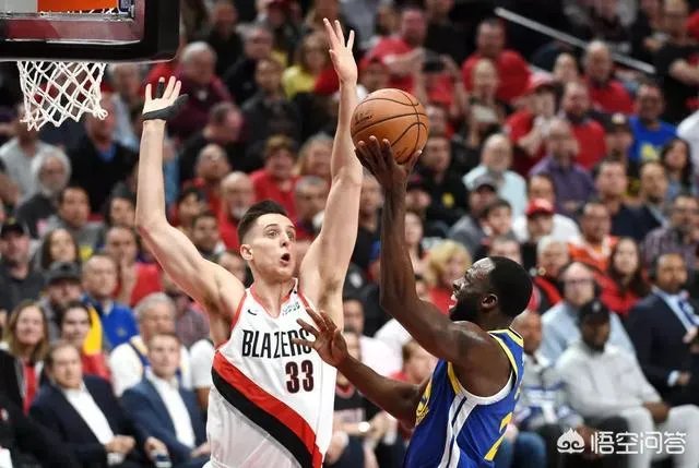 勇士让三个先发开拓者依旧输球，库里与格林同砍三双，如何评价这样的勇士队？